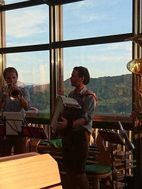 Abendfahrt Uga-Express mit der 'Eckbonkmusig'