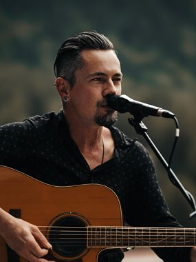 'Walser im Wald' Konzert mit 'Falco Luneau'