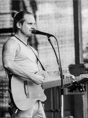 'Walser im Wald' concert with 'Rainer von Vielen Akustik Duo'