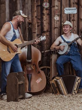 'Walser im Wald' Konzert mit 'Schwarzbrennar'