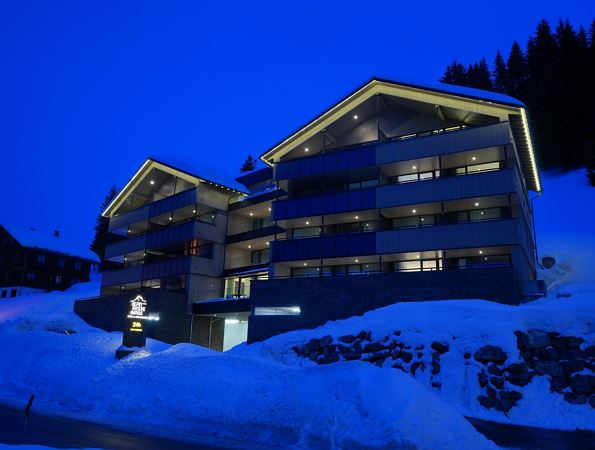 Alpinresort am Abend