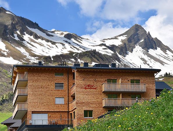 Traumsicht Faschinajoch Aussenansicht Ost Frühling