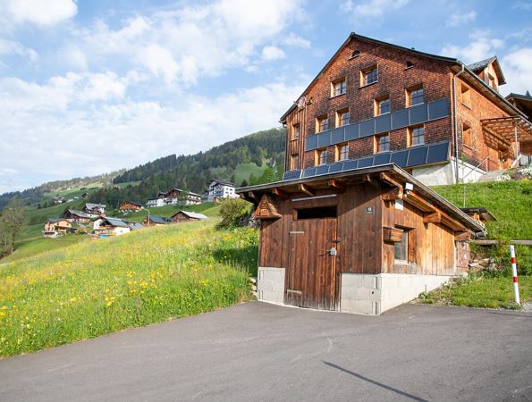 Haus mit Schuppen