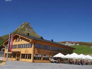 Berggasthof Uga Alp Aussenansicht