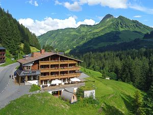 4-sterne-berghotel-madlener-damuels-ganzjahres-alp