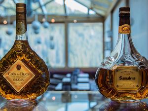 Bar mit einem reichen Getränkeauswahl