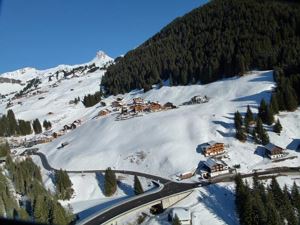 Damüls im Winter mit der Mittagspitze