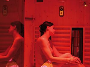 Infrarotkabine in dem Wellnessbereich