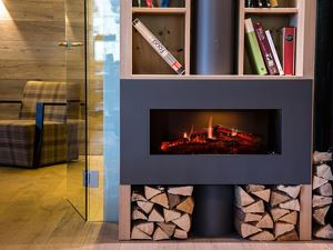 Kamin in dem Hotellobby