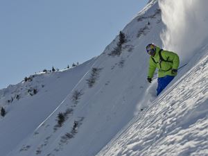 Freeriden im Skigebiet Damüls-Mellau (c) Huber Ima