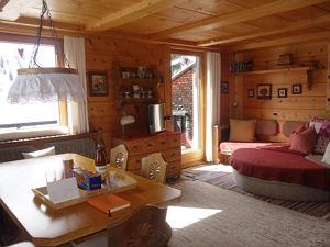 Hauptwohnraum mit Esstisch