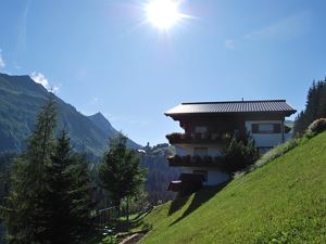 Blick auf die Bergkirche