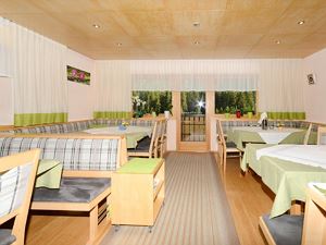 Gaestehaus-Margrith-Damuels-Fruehstueksraum-2