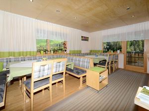 Gaestehaus-Margrith-Damuels-Fruehstueksraum-5