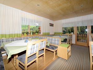 Gaestehaus-Margrith-Damuels-Fruehstueksraum-6