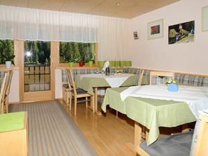 Gaestehaus-Margrith-Damuels-Fruehstueksraum-8