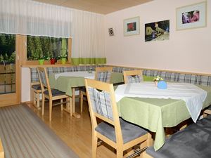 Gaestehaus-Margrith-Damuels-Fruehstueksraum-9