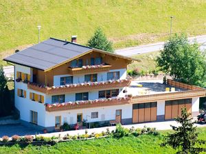 Gaestehaus-Margrith-Damuels-Haus-Sommer