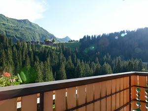 Gaestehaus-Margrith-Damuels-Zimmer-Balkon-1