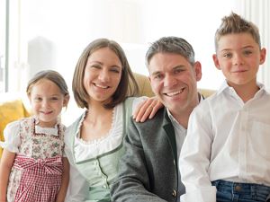 Manuela und René mit Kindern