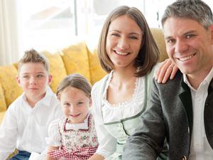Manuela und René mit Kindern