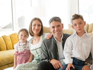 Manuela und René mit Kindern
