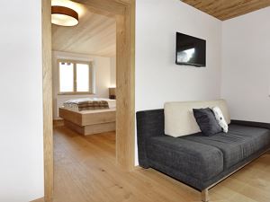 couch und 3er Zimmer Bergl.