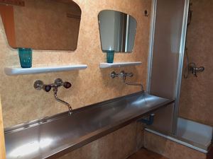 Dusche Waschbecken EG