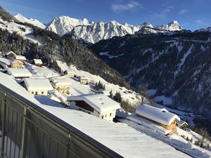 D6949505-646D-4D44-816A-3124607F9C91