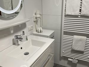 mit Handtuchtrockner