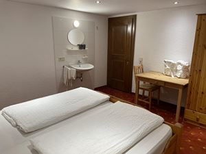 mit Waschbecken, Hand-und Gästetücher