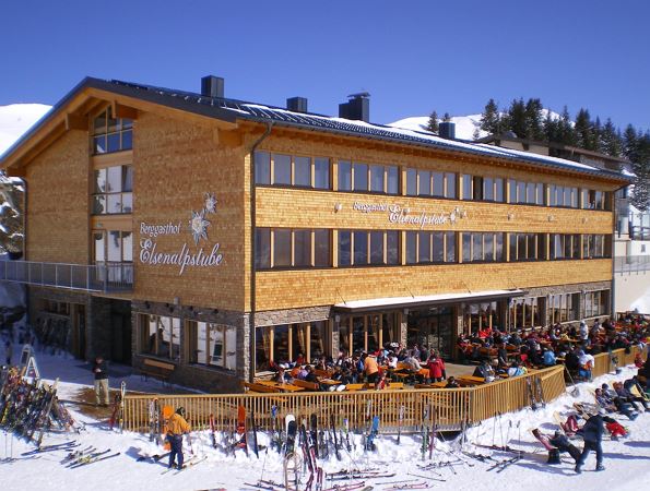 Berggasthof Elsenalpstube Außenansicht Winter