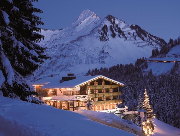 Berghotel Madlener Außenansicht Winter