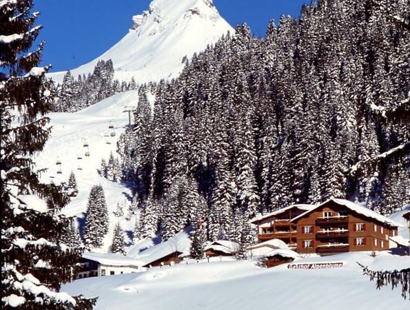 Hotel Alpenblume Außenansicht Winter