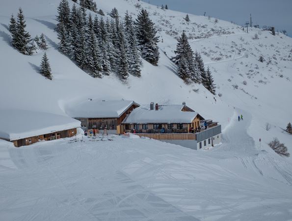 Franz Josef Hütte Außenansicht Winter