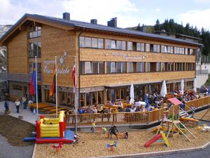 Berggasthof Elsenalpstube Außenansicht Sommer