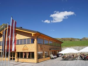Berggasthof Uga-Alp Außenansicht Sommer
