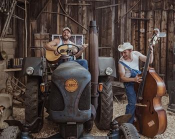 Walser im Wald mit Schwarzbrennar