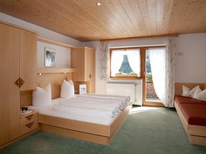 Mehrbettzimmer mit Balkon