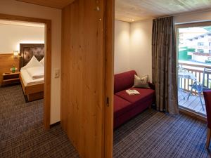 Komfort-Doppelzimmer mit separatem Wohnraum/Balkon