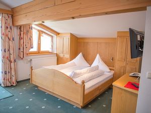 Komfortzimmer mit Balkon und Küche