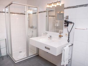 Zirbenzimmer mit Balkon