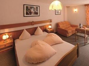 Dreibettzimmer, Bad, WC