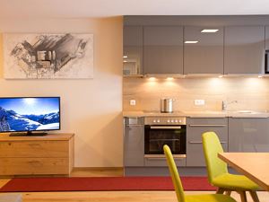 Hotelappartement, Dusche, WC, Bergseite